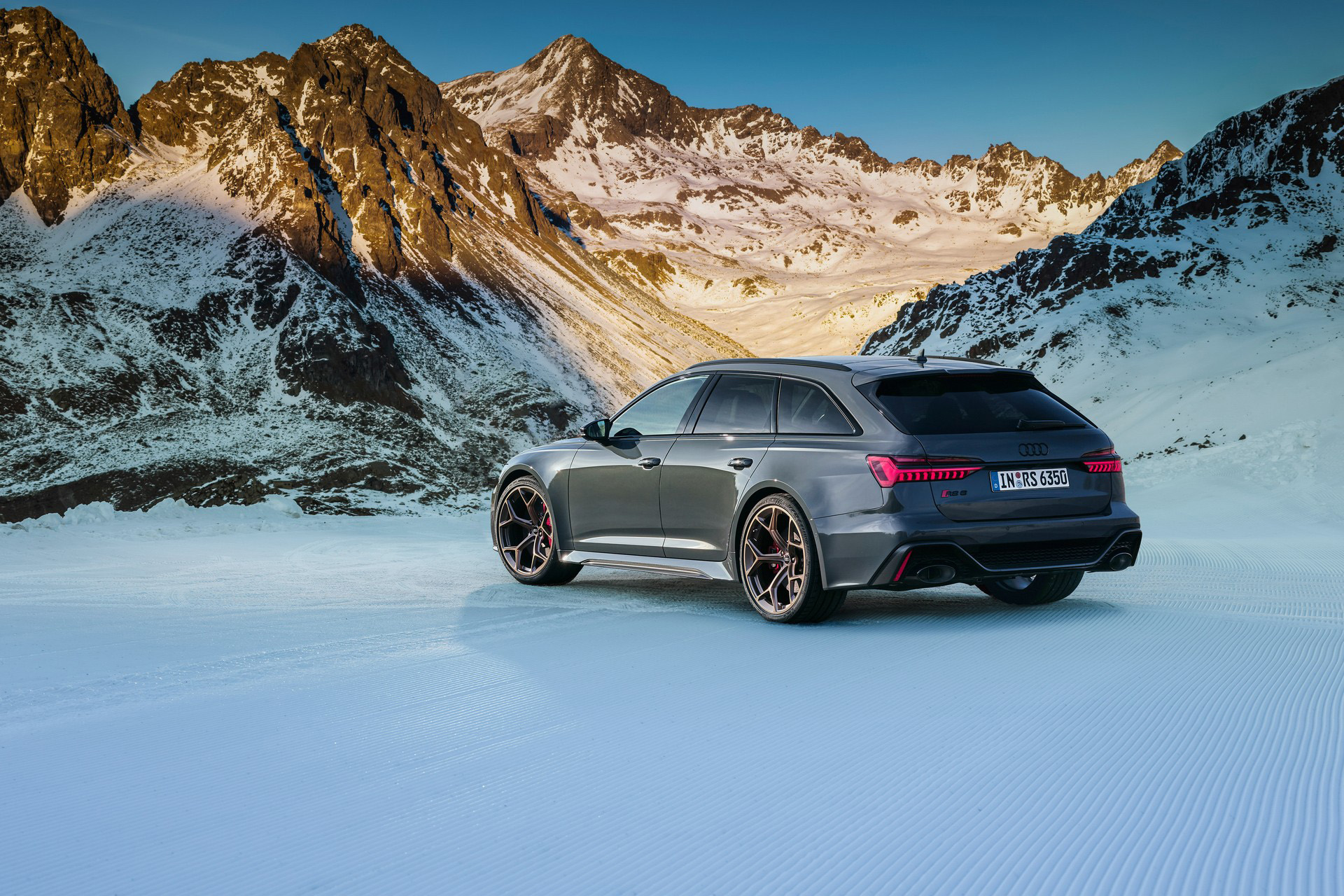 2023 Audi RS6 Avant Performance (Color: Nimbus Grey in Pearl Effect) Rear Three-Quarter Wallpapers #25 of 93