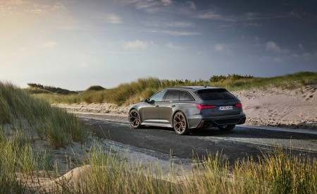 2023 Audi RS6 Avant Performance (Color: Nimbus Grey in Pearl Effect) Rear Three-Quarter Wallpapers 450x275 (18)
