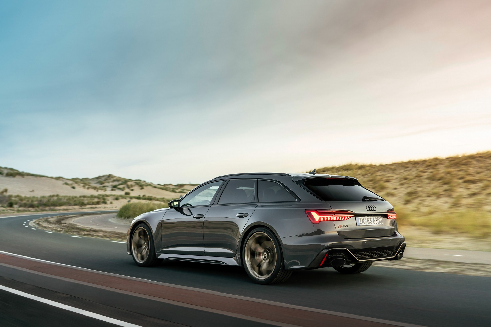 2023 Audi RS6 Avant Performance (Color: Nimbus Grey in Pearl Effect) Rear Three-Quarter Wallpapers #4 of 93