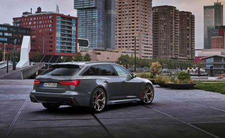 2023 Audi RS6 Avant Performance (Color: Nimbus Grey in Pearl Effect) Rear Three-Quarter Wallpapers 450x275 (36)