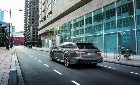 2023 Audi RS6 Avant Performance (Color: Nimbus Grey in Pearl Effect) Rear Three-Quarter Wallpapers 450x275 (31)