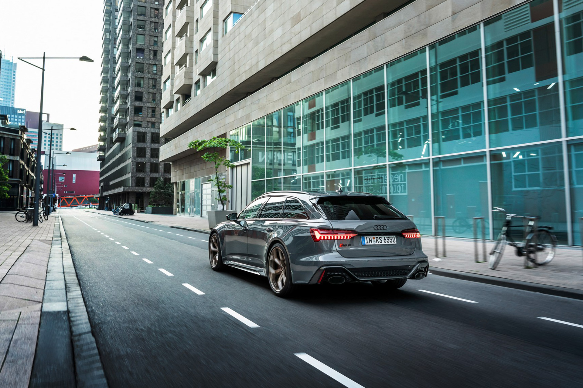 2023 Audi RS6 Avant Performance (Color: Nimbus Grey in Pearl Effect) Rear Three-Quarter Wallpapers #31 of 93