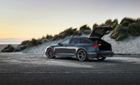 2023 Audi RS6 Avant Performance (Color: Nimbus Grey in Pearl Effect) Rear Three-Quarter Wallpapers 450x275 (12)