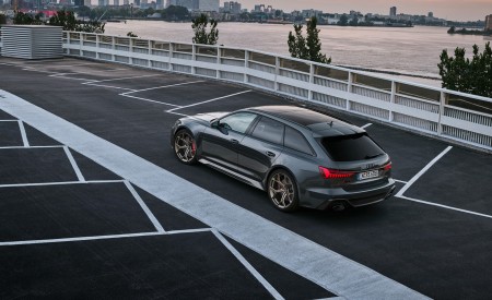 2023 Audi RS6 Avant Performance (Color: Nimbus Grey in Pearl Effect) Rear Three-Quarter Wallpapers 450x275 (45)