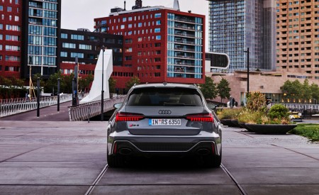2023 Audi RS6 Avant Performance (Color: Nimbus Grey in Pearl Effect) Rear Wallpapers 450x275 (38)