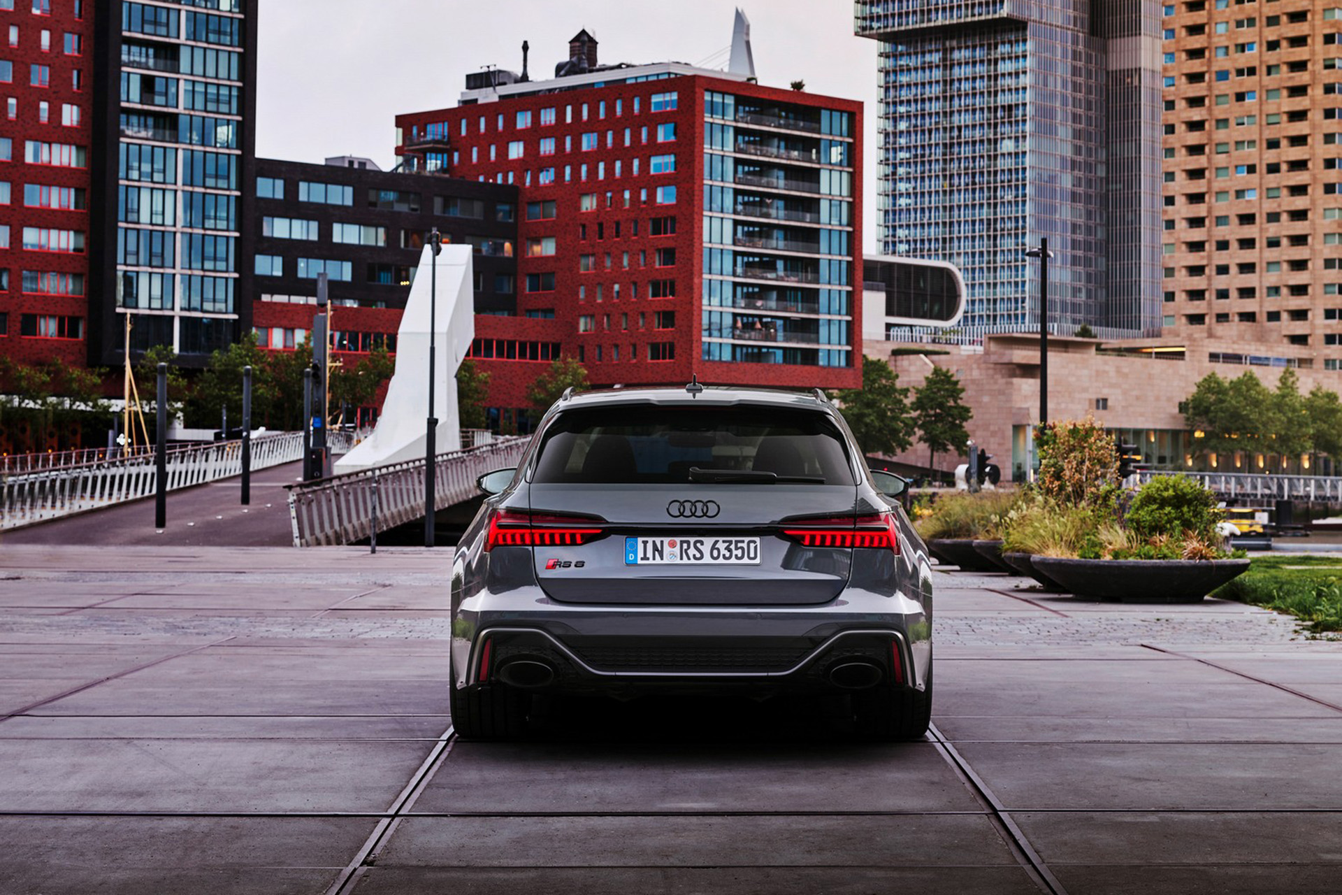 2023 Audi RS6 Avant Performance (Color: Nimbus Grey in Pearl Effect) Rear Wallpapers #38 of 93
