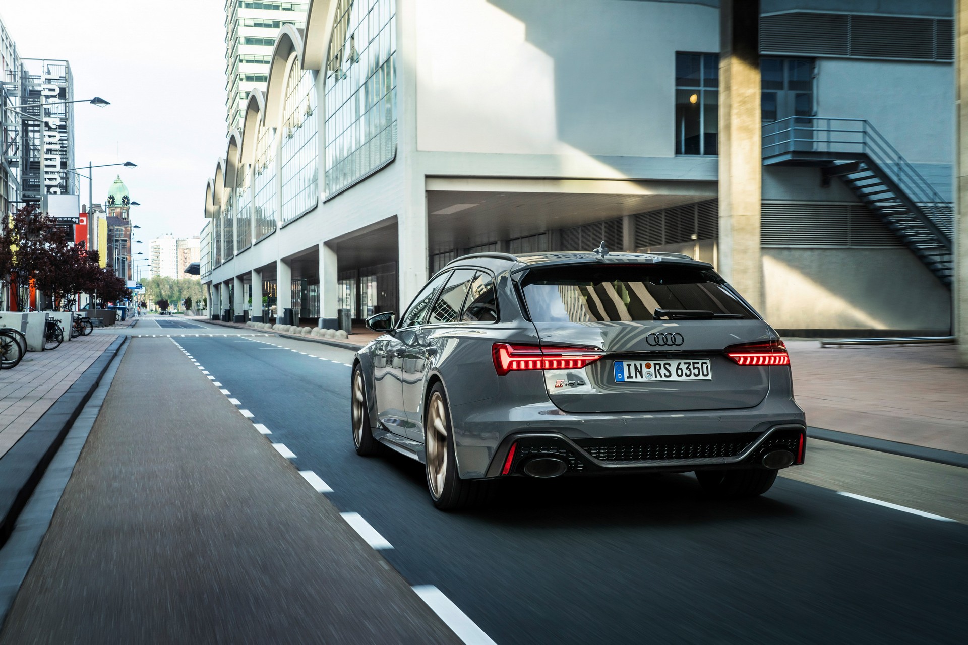 2023 Audi RS6 Avant Performance (Color: Nimbus Grey in Pearl Effect) Rear Wallpapers #32 of 93