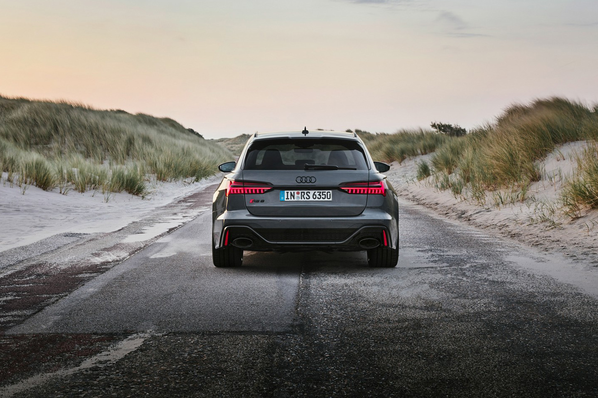 2023 Audi RS6 Avant Performance (Color: Nimbus Grey in Pearl Effect) Rear Wallpapers #14 of 93