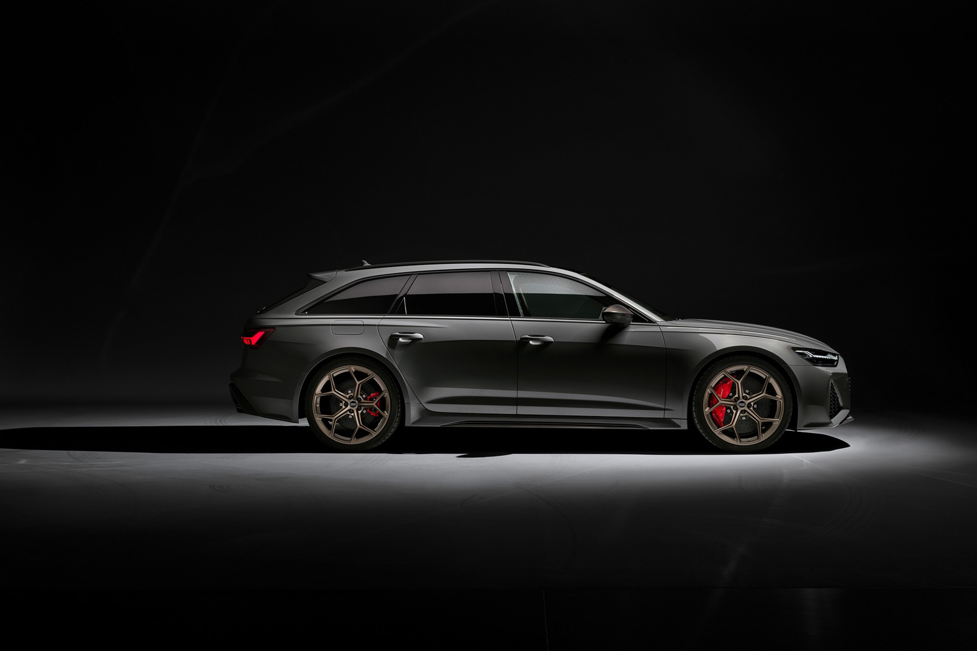 2023 Audi RS6 Avant Performance (Color: Nimbus Grey in Pearl Effect) Side Wallpapers #53 of 93