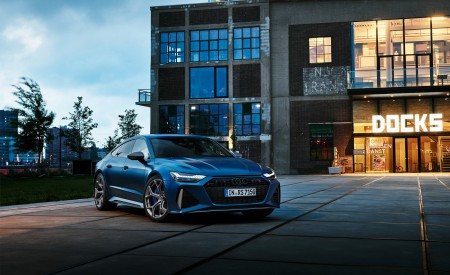 2023 Audi RS7 Sportback Performance (Color: Ascari Blue Matt) Front Three-Quarter Wallpapers 450x275 (63)