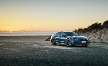 2023 Audi RS7 Sportback Performance (Color: Ascari Blue Matt) Front Three-Quarter Wallpapers 450x275 (23)