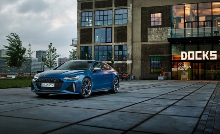 2023 Audi RS7 Sportback Performance (Color: Ascari Blue Matt) Front Three-Quarter Wallpapers 450x275 (64)