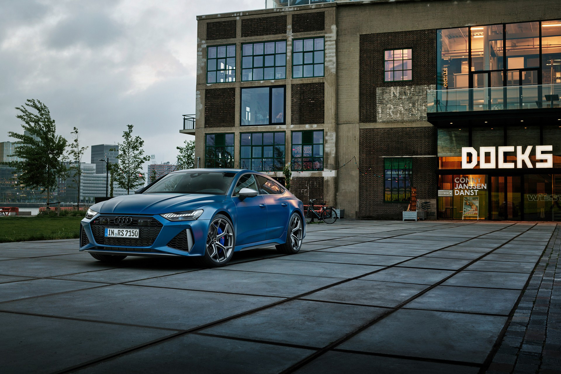 2023 Audi RS7 Sportback Performance (Color: Ascari Blue Matt) Front Three-Quarter Wallpapers #64 of 119