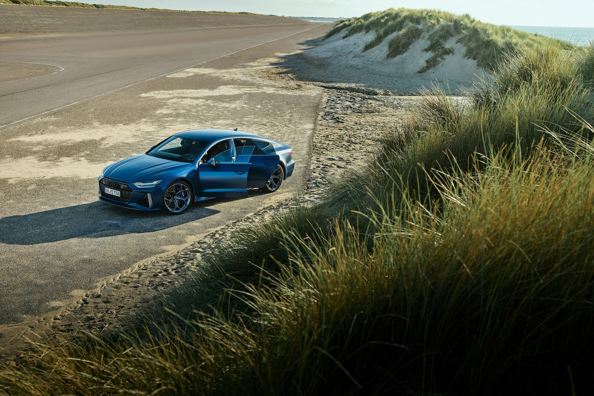 2023 Audi RS7 Sportback Performance (Color: Ascari Blue Matt) Front Three-Quarter Wallpapers #19 of 119