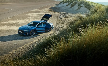 2023 Audi RS7 Sportback Performance (Color: Ascari Blue Matt) Front Three-Quarter Wallpapers 450x275 (20)