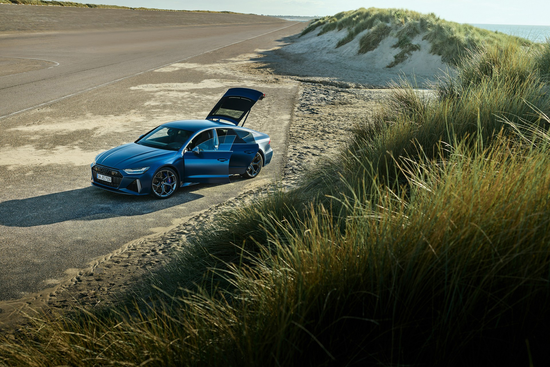 2023 Audi RS7 Sportback Performance (Color: Ascari Blue Matt) Front Three-Quarter Wallpapers #20 of 119