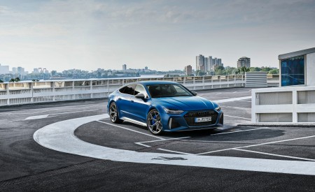 2023 Audi RS7 Sportback Performance (Color: Ascari Blue Matt) Front Three-Quarter Wallpapers 450x275 (55)