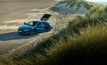 2023 Audi RS7 Sportback Performance (Color: Ascari Blue Matt) Front Three-Quarter Wallpapers 450x275 (21)