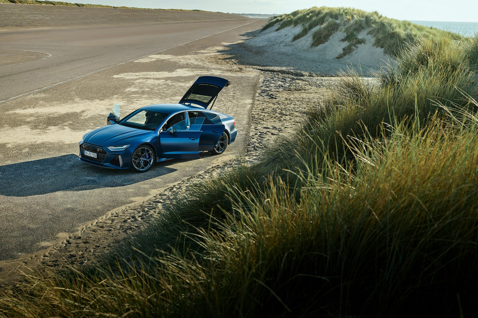 2023 Audi RS7 Sportback Performance (Color: Ascari Blue Matt) Front Three-Quarter Wallpapers #21 of 119