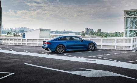 2023 Audi RS7 Sportback Performance (Color: Ascari Blue Matt) Rear Three-Quarter Wallpapers 450x275 (56)