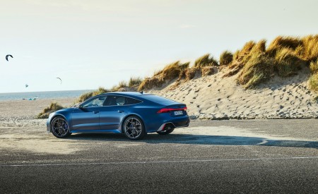 2023 Audi RS7 Sportback Performance (Color: Ascari Blue Matt) Rear Three-Quarter Wallpapers 450x275 (10)