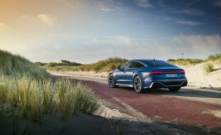 2023 Audi RS7 Sportback Performance (Color: Ascari Blue Matt) Rear Three-Quarter Wallpapers 450x275 (33)