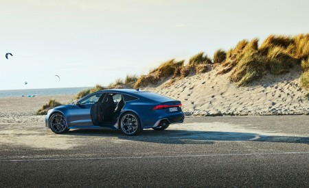 2023 Audi RS7 Sportback Performance (Color: Ascari Blue Matt) Rear Three-Quarter Wallpapers 450x275 (12)