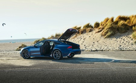 2023 Audi RS7 Sportback Performance (Color: Ascari Blue Matt) Rear Three-Quarter Wallpapers 450x275 (13)