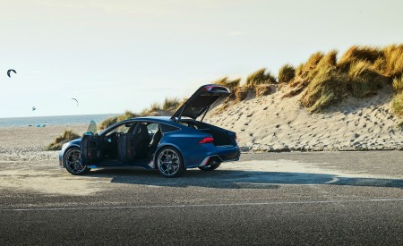 2023 Audi RS7 Sportback Performance (Color: Ascari Blue Matt) Rear Three-Quarter Wallpapers 450x275 (14)