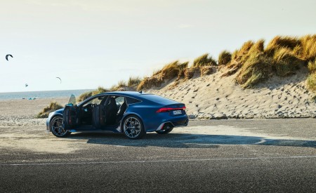 2023 Audi RS7 Sportback Performance (Color: Ascari Blue Matt) Rear Three-Quarter Wallpapers 450x275 (15)