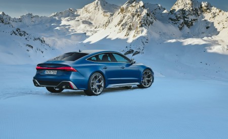 2023 Audi RS7 Sportback Performance (Color: Ascari Blue Matt) Rear Three-Quarter Wallpapers 450x275 (43)