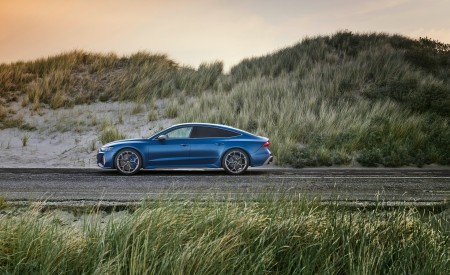 2023 Audi RS7 Sportback Performance (Color: Ascari Blue Matt) Side Wallpapers 450x275 (27)