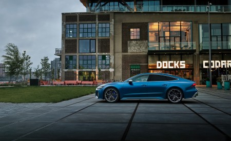 2023 Audi RS7 Sportback Performance (Color: Ascari Blue Matt) Side Wallpapers 450x275 (69)