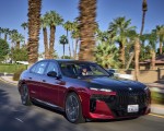 2023 BMW 760i xDrive (Color: Aventurin Red Metallic Two-Tone; US-Spec) Front Three-Quarter Wallpapers 150x120 (8)
