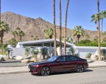 2023 BMW 760i xDrive (Color: Aventurin Red Metallic Two-Tone; US-Spec) Front Three-Quarter Wallpapers 150x120 (42)