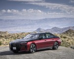2023 BMW 760i xDrive (Color: Aventurin Red Metallic Two-Tone; US-Spec) Front Three-Quarter Wallpapers 150x120 (21)
