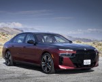 2023 BMW 760i xDrive (Color: Aventurin Red Metallic Two-Tone; US-Spec) Front Three-Quarter Wallpapers 150x120 (22)