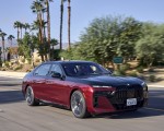 2023 BMW 760i xDrive (Color: Aventurin Red Metallic Two-Tone; US-Spec) Front Three-Quarter Wallpapers 150x120 (6)