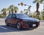 2023 BMW 760i xDrive (Color: Aventurin Red Metallic Two-Tone; US-Spec) Front Three-Quarter Wallpapers 150x120 (1)