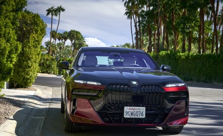 2023 BMW 760i xDrive (Color: Aventurin Red Metallic Two-Tone; US-Spec) Front Wallpapers 450x275 (35)