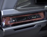 2023 BMW 760i xDrive (Color: Aventurin Red Metallic Two-Tone; US-Spec) Interior Detail Wallpapers 150x120 (54)