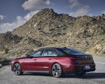 2023 BMW 760i xDrive (Color: Aventurin Red Metallic Two-Tone; US-Spec) Rear Three-Quarter Wallpapers 150x120 (25)