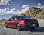 2023 BMW 760i xDrive (Color: Aventurin Red Metallic Two-Tone; US-Spec) Rear Three-Quarter Wallpapers 150x120 (27)