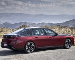 2023 BMW 760i xDrive (Color: Aventurin Red Metallic Two-Tone; US-Spec) Rear Three-Quarter Wallpapers 150x120 (28)