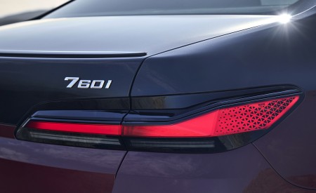2023 BMW 760i xDrive (Color: Aventurin Red Metallic Two-Tone; US-Spec) Tail Light Wallpapers 450x275 (46)
