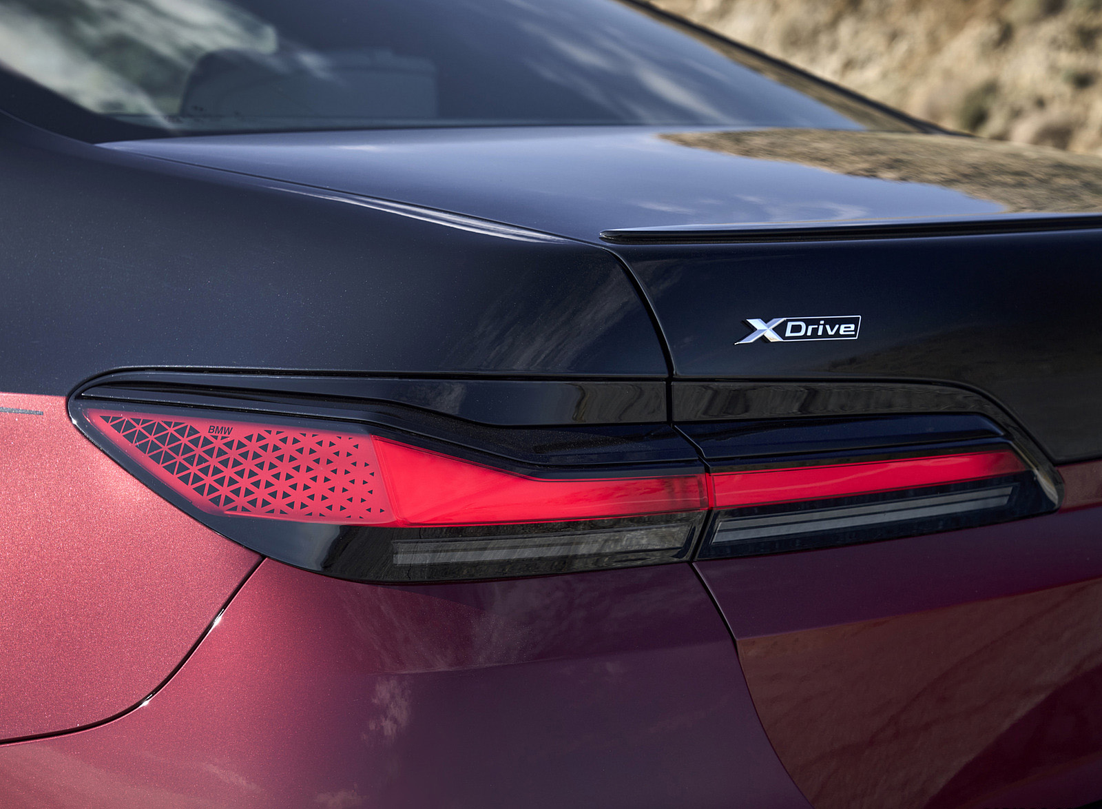 2023 BMW 760i xDrive (Color: Aventurin Red Metallic Two-Tone; US-Spec) Tail Light Wallpapers #47 of 171