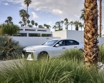 2023 BMW 760i xDrive (Color: Mineral White Metallic; US-Spec) Front Three-Quarter Wallpapers 150x120