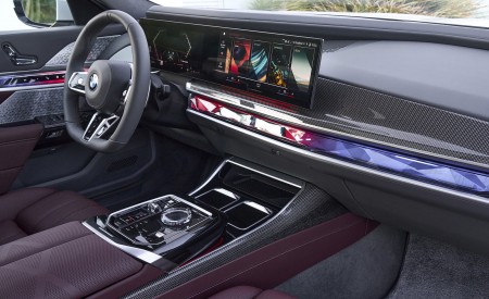 2023 BMW 760i xDrive (Color: Mineral White Metallic; US-Spec) Interior Wallpapers 450x275 (161)