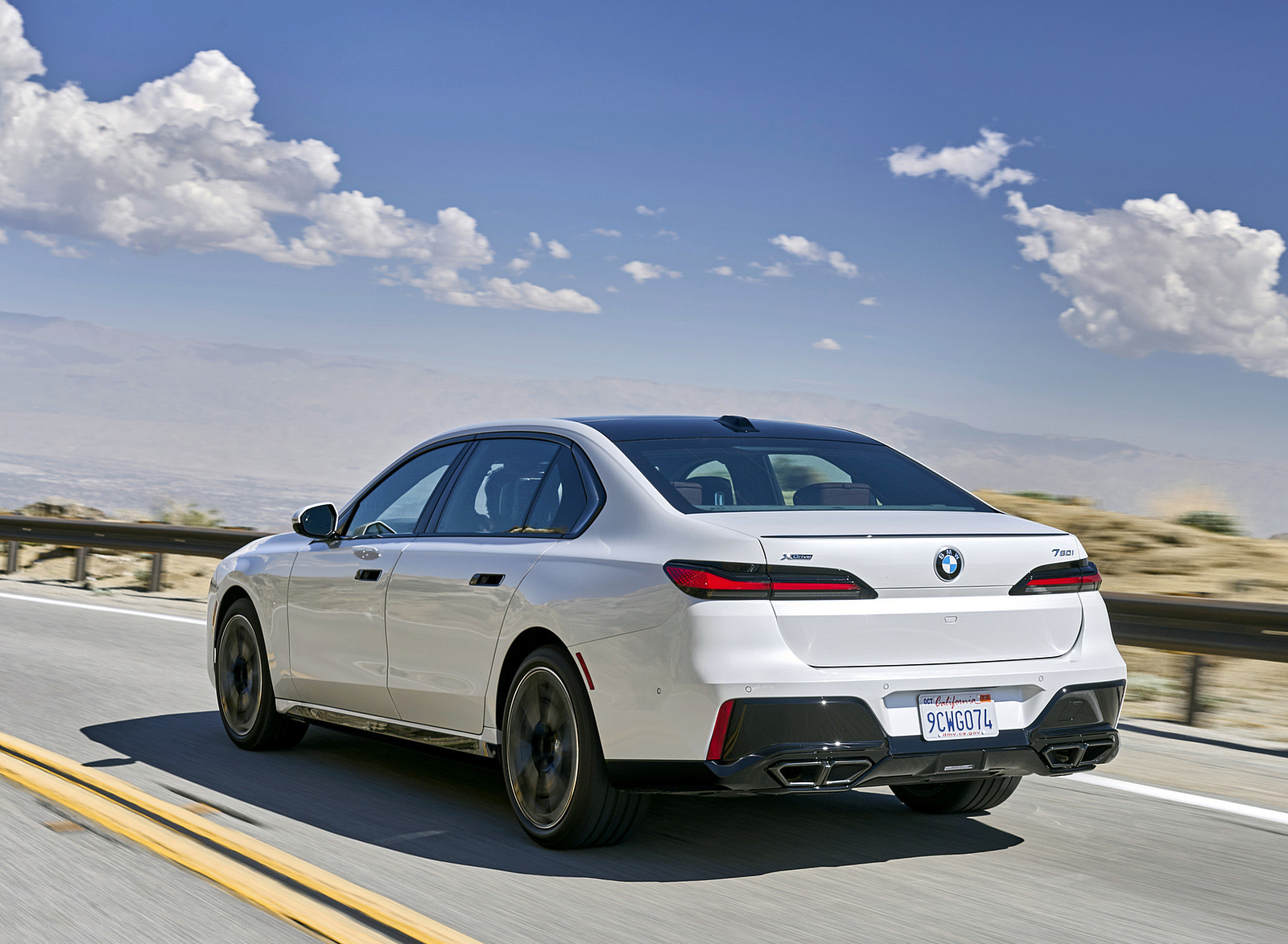 2023 BMW 760i xDrive (Color: Mineral White Metallic; US-Spec) Rear Three-Quarter Wallpapers #81 of 171