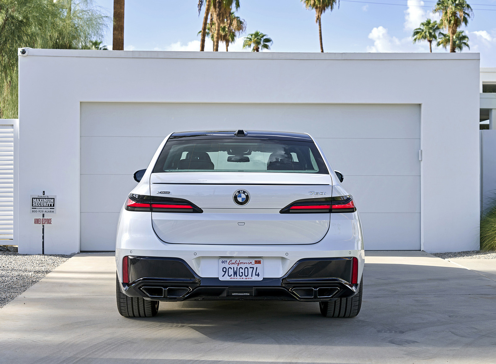 2023 BMW 760i xDrive (Color: Mineral White Metallic; US-Spec) Rear Wallpapers #141 of 171